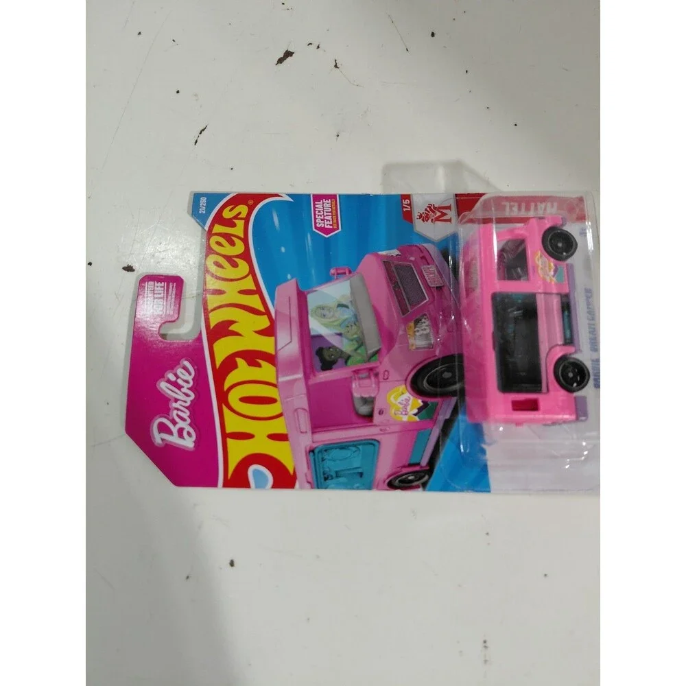 NIP Hot Wheels Mattel Toys Series 1:64 DieCast Barbie Dream Camper